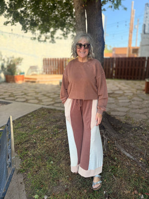 Chestnut Cropped Crewneck Sweatshirt w/ Oversized Sleeves