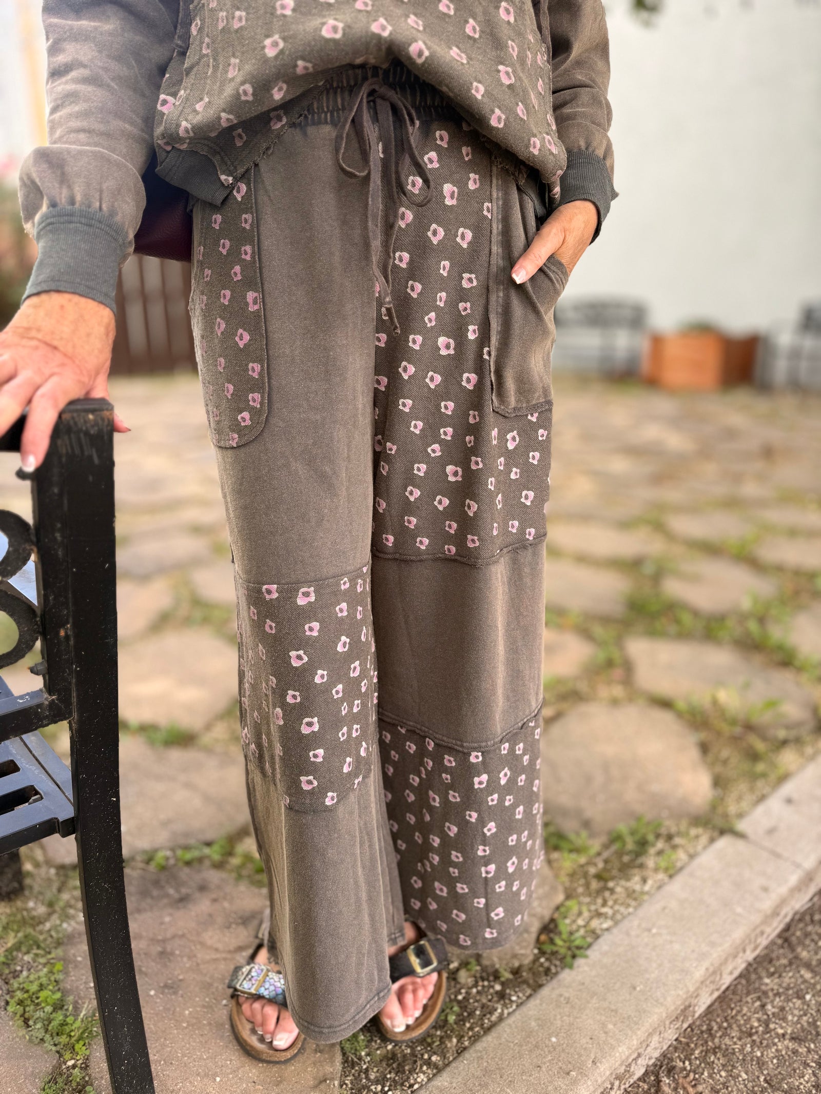 Easel Ash Flower Print Patch Terry Knit Pants