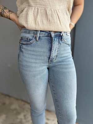 Judy Blue Mid Rise Light Wash Skinny Jean