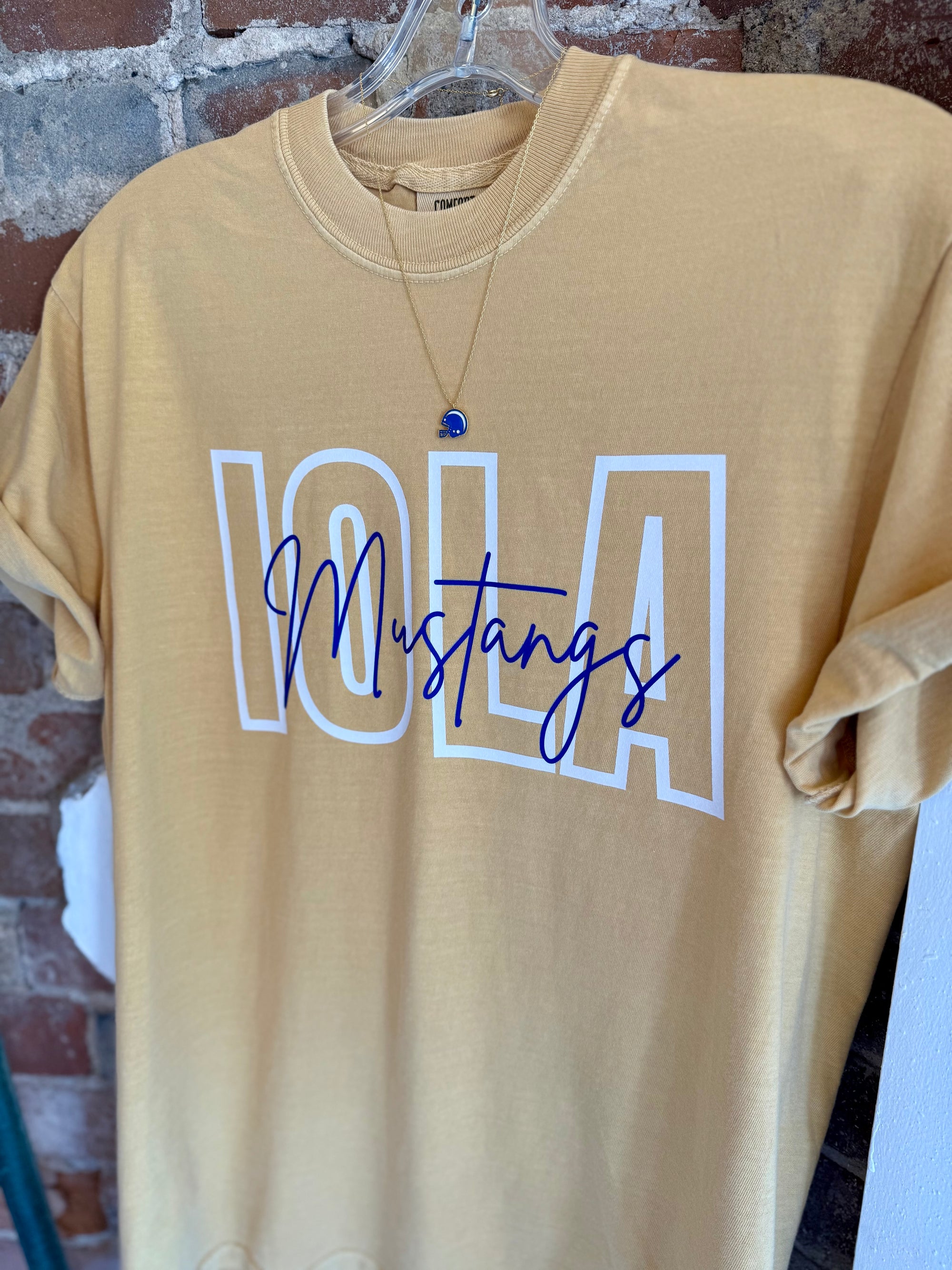 Iola Mustangs Graphic Tees